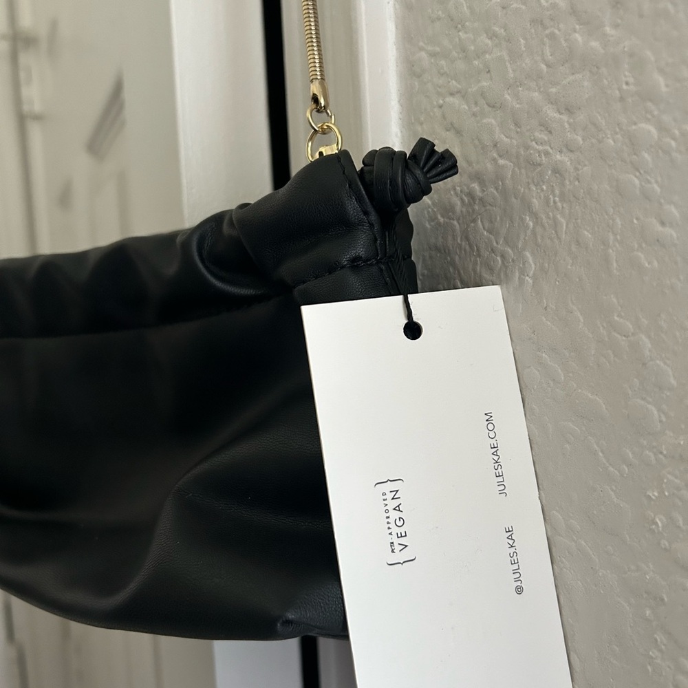 Jules Kae black vegan Leather
cross body/ shoulder bag/clutch. - Picture 6 of 7